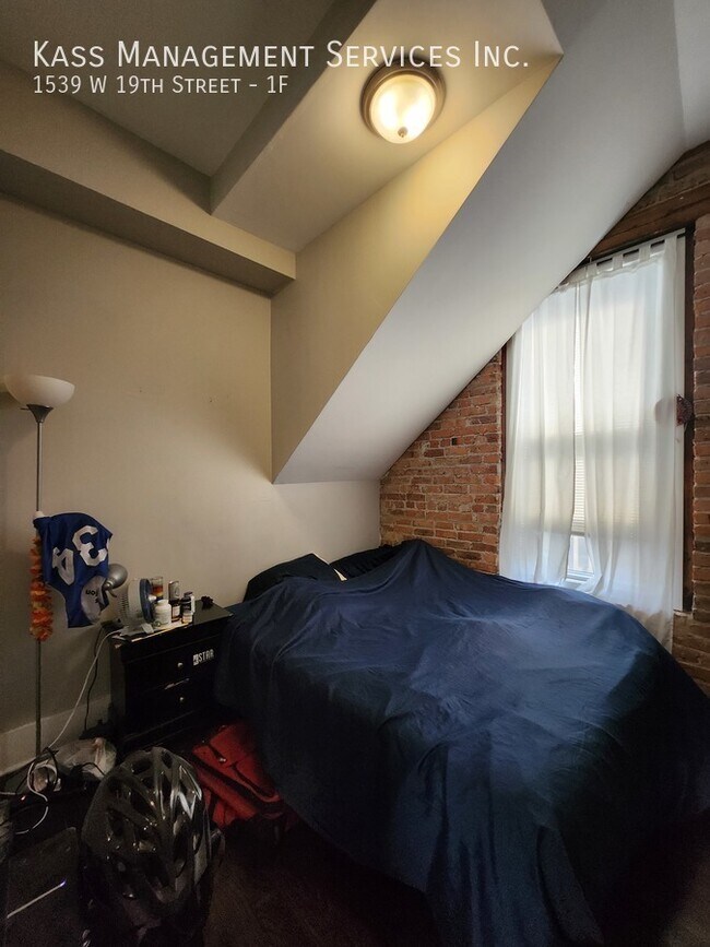 Building Photo - 1539 W 19th St