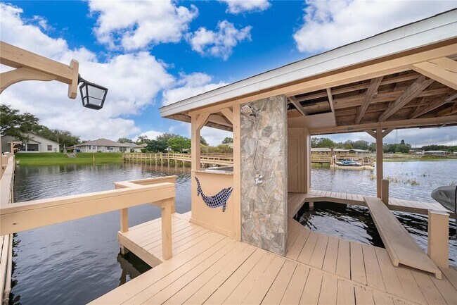 Building Photo - 1649 Lake Villa Dr