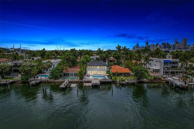 Building Photo - 257 N Coconut Ln
