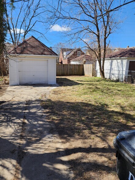 Building Photo - 15731 Lauder St