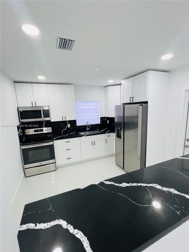 Building Photo - 651 SW 67th Ave