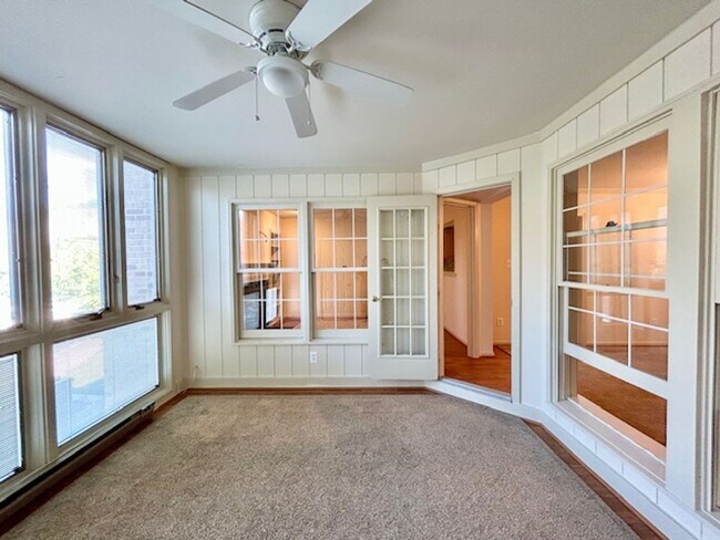 Building Photo - 10714 Kings Riding Way