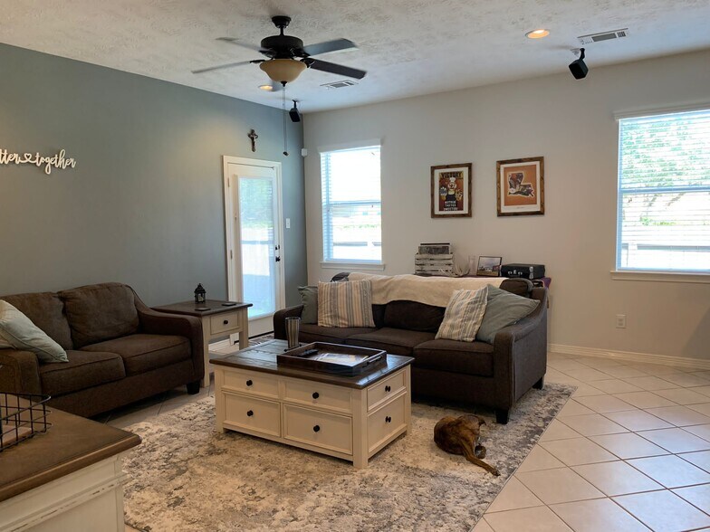 Building Photo - 2898 Torano