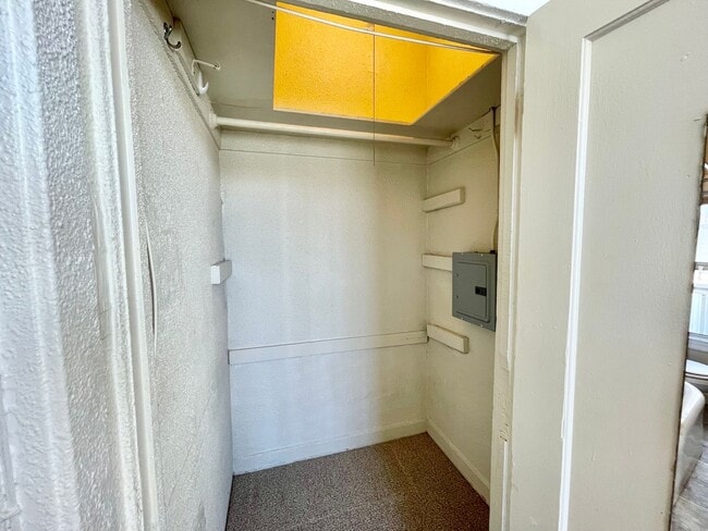 Building Photo - Adorable studio in the Heart of Hayes Vall...