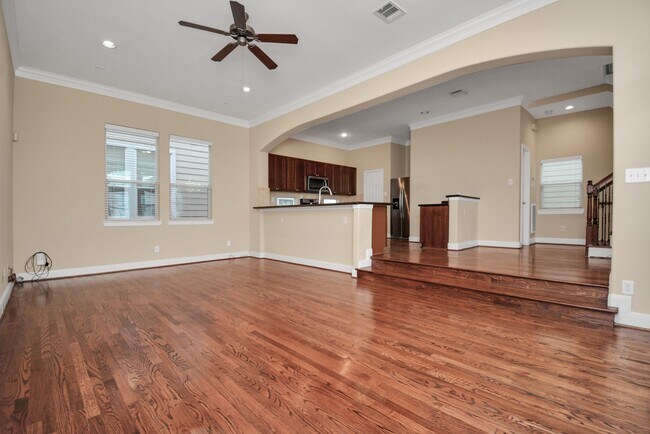 Building Photo - 1137 W 24th St