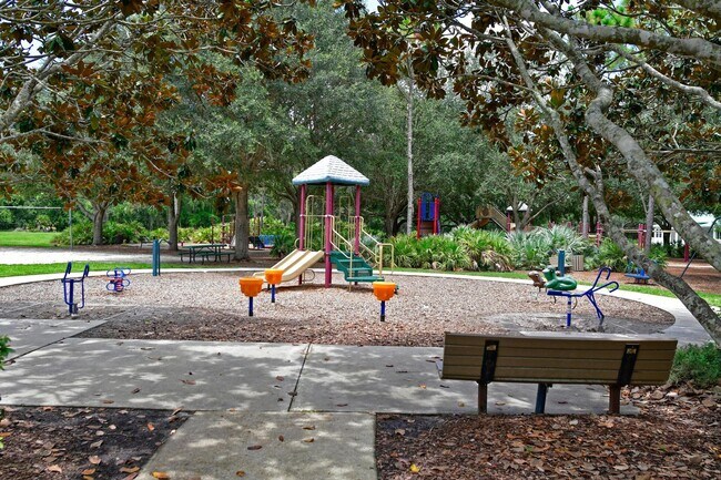 Building Photo - Impeccably Maintained Home in Summerfield Village - Lakewood Ranch!