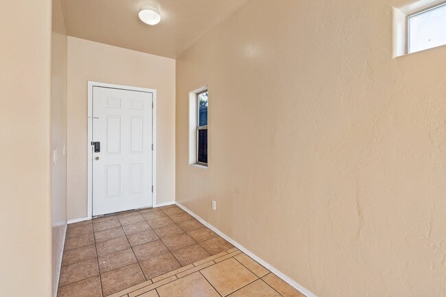Building Photo - 6657 S Venetian Dr