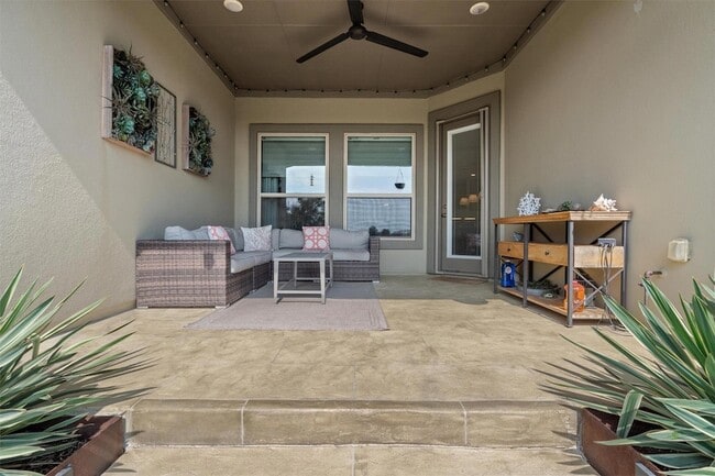 Building Photo - 4945 Strada Dr