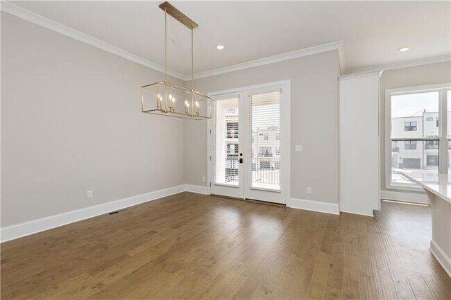 Building Photo - 439 Burton Dr