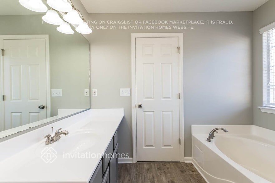 Building Photo - 4611 Orange Dr