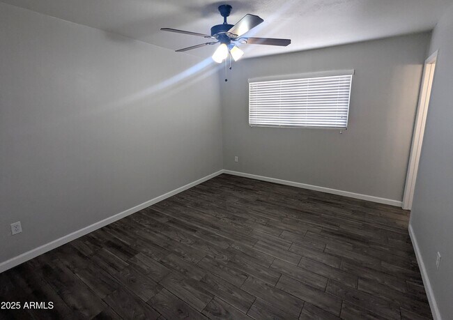 Building Photo - 8127 E Mitchell Dr