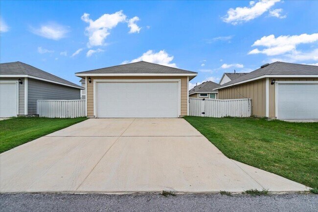 Building Photo - 330 Hortus Dr