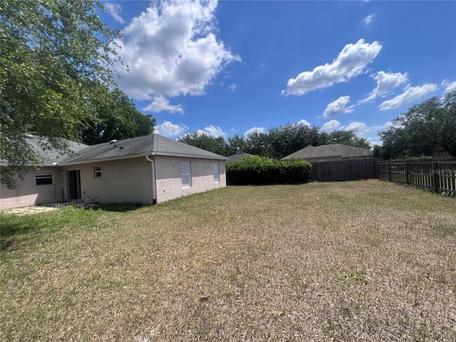 Building Photo - 319 Velveteen Pl