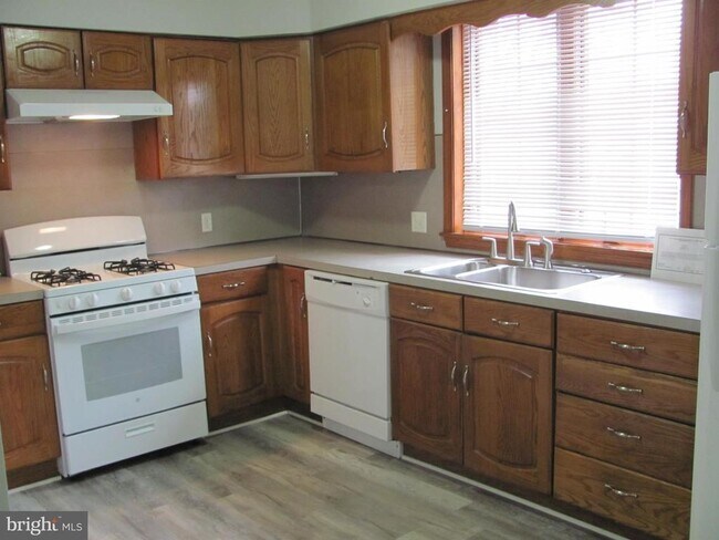 Building Photo - 516 Morgan Ave