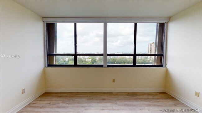 Building Photo - 11113 Biscayne Blvd