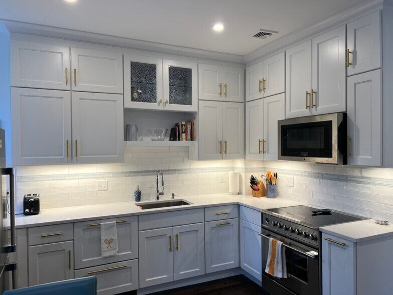 Primary Photo - 82 Chestnut St