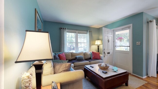 Building Photo - Spacious 3 Bedroom, 2 Bath Home Available for Long Term Rent in Coronado!