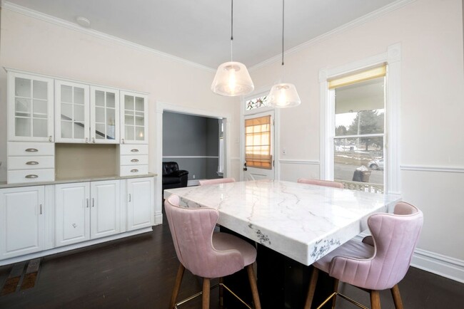 Building Photo - Beautiful Home in Amazing Salt Lake Location!