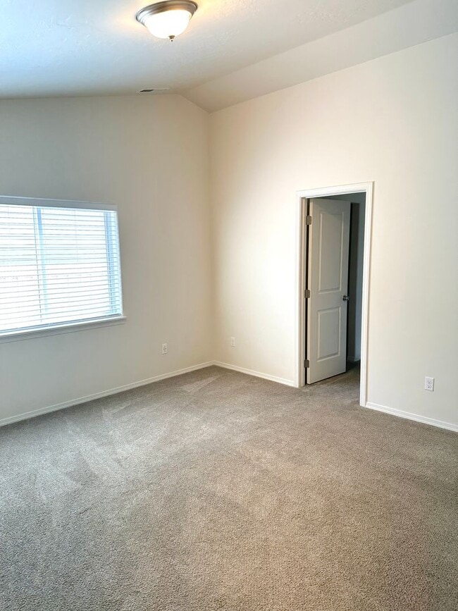 Building Photo - Newer 3-Bedroom in Middleton