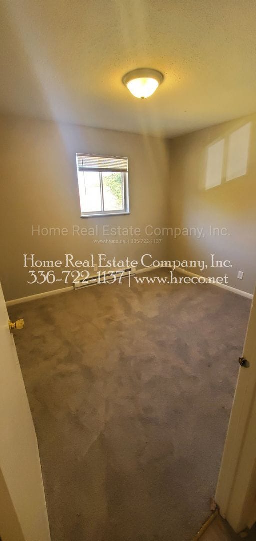 Building Photo - 829 W. Seventh Street Apt #7