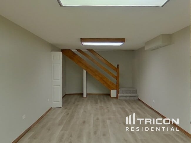 Building Photo - 1401 S Parkview Terrace
