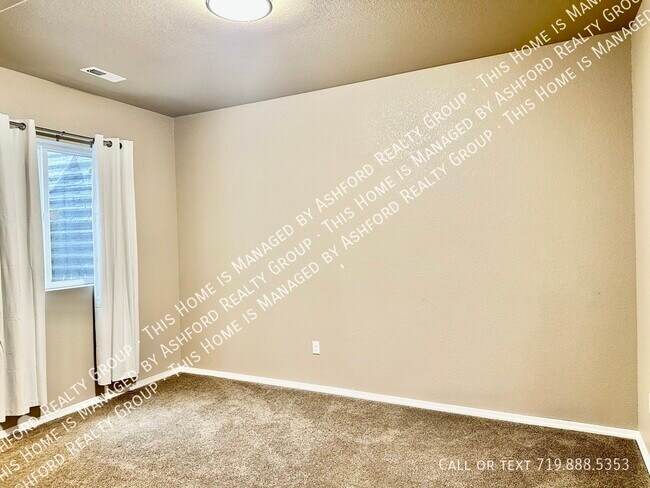 Building Photo - 2515 Hannah Ridge Dr