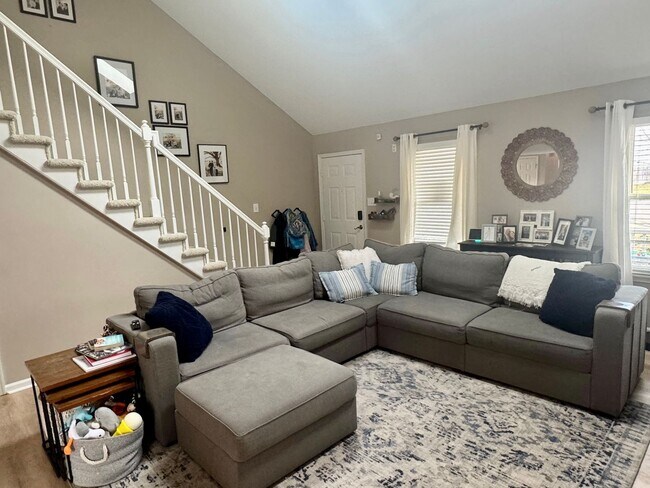 Building Photo - Updated 3BR/2BA with LOFT and Garage!