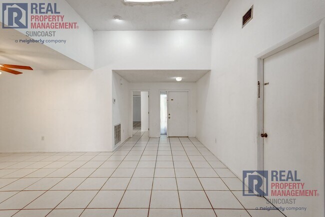 Building Photo - 1370 Palmwood Dr