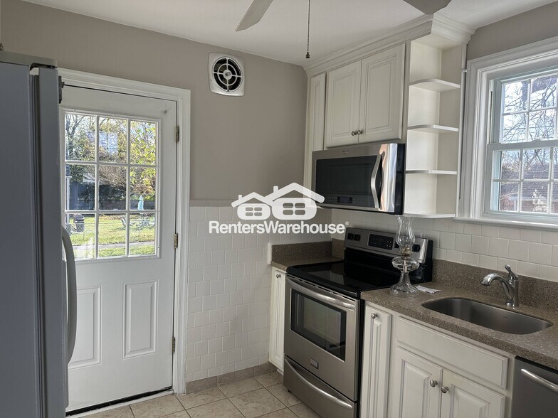 Building Photo - 3203 Glendale Ave