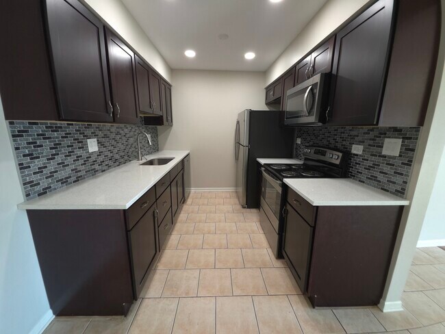 Building Photo - 1667 Kiowa Cir