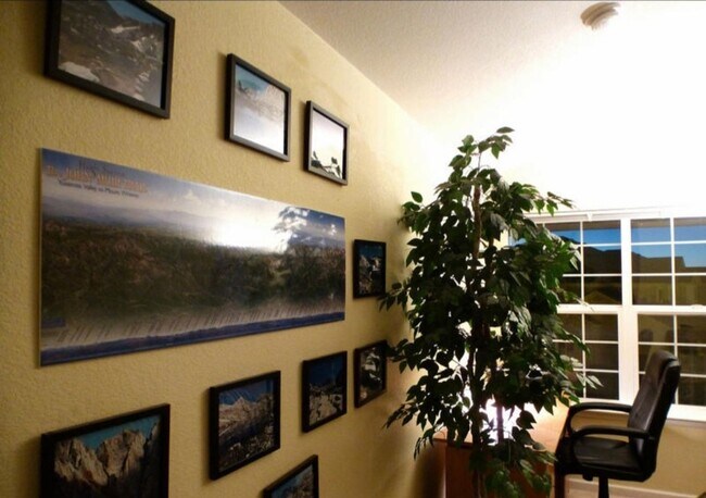 Building Photo - Nice 2 bed 2 bath near DIA in gated community