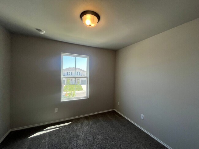 Building Photo - 8615 Valentina Wy