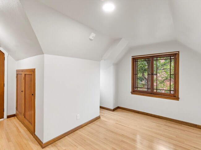 Building Photo - 700 Macon Ave