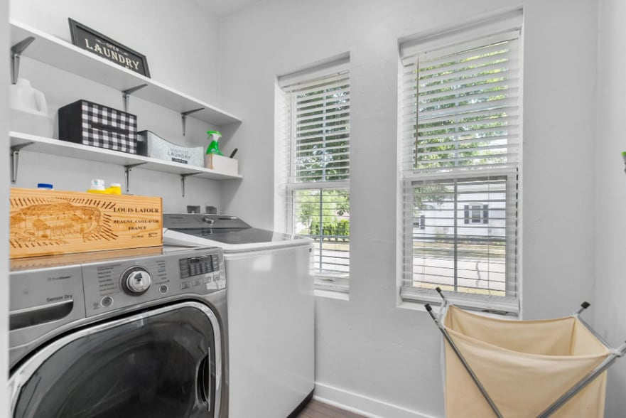 Laundry room - 603 S Locust St