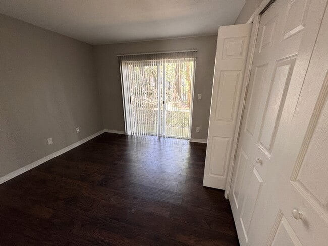 Building Photo - 7113 E Bank Dr