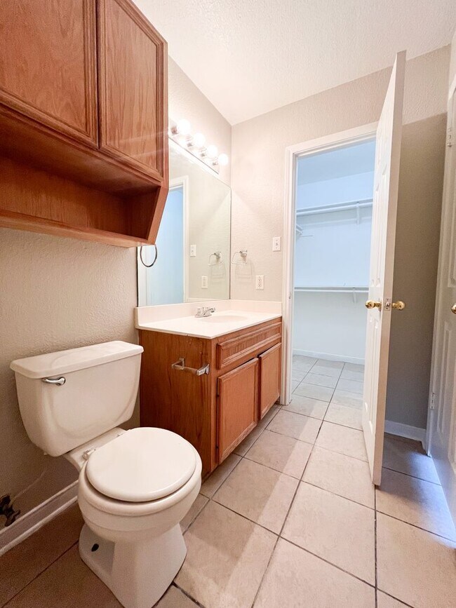 Building Photo - 3207 Raven Dr