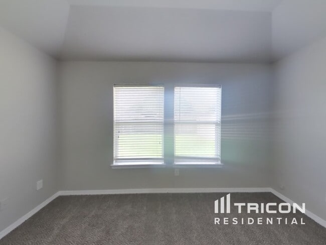 Building Photo - 318 Annatto Ln