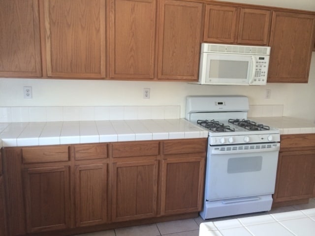 Building Photo - 2328 S Fallbrook Dr