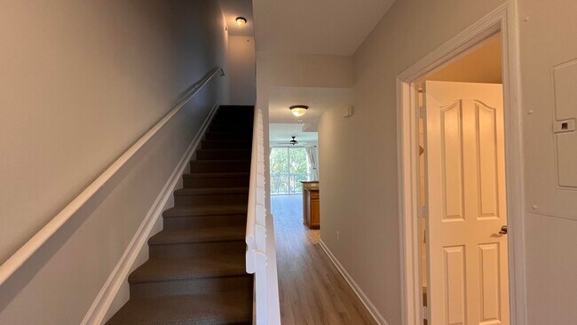 Building Photo - 2048 Alta Meadows Ln