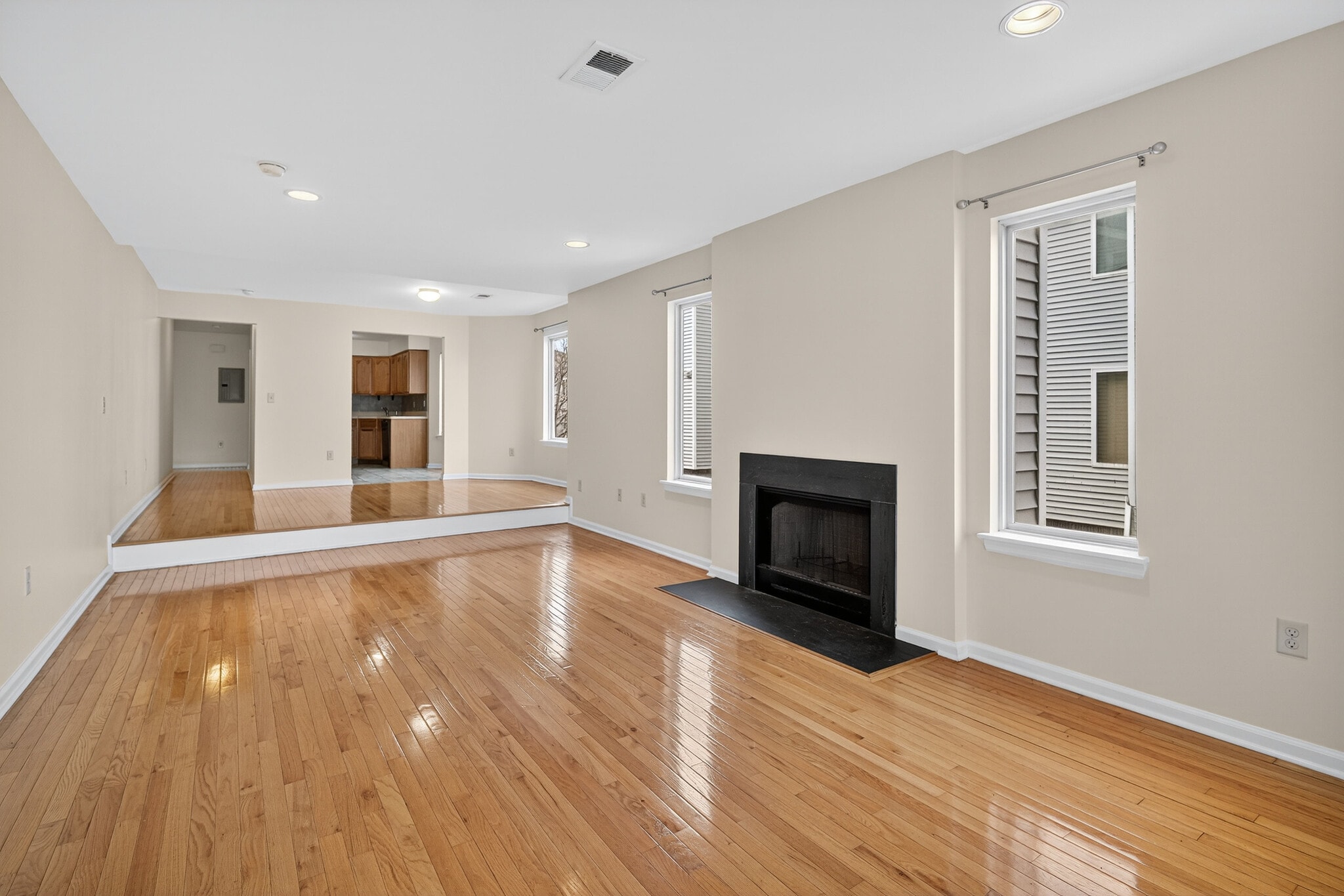 Building Photo - 802 Jesse Way