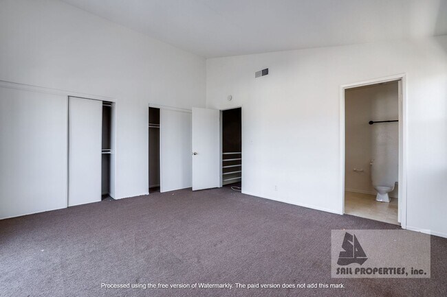 Building Photo - 502 12th St