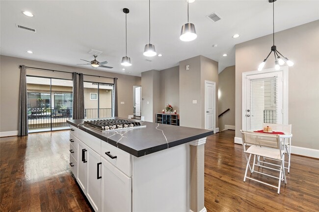 Building Photo - 808 Paige St