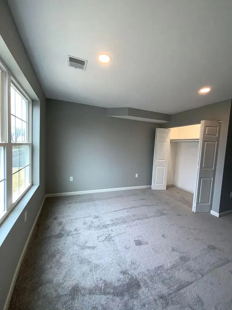 Building Photo - 200 Larkspur Ln