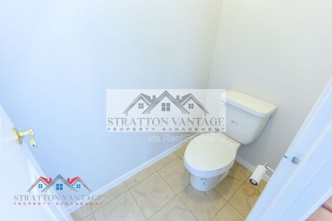 Building Photo - 2805 S Abbey Cir