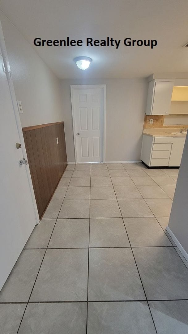 Building Photo - Updated - 3 Bed/2 Bath House with Garage