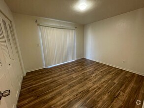 Building Photo - 2 Bedroom Located in Pineridge Available N...