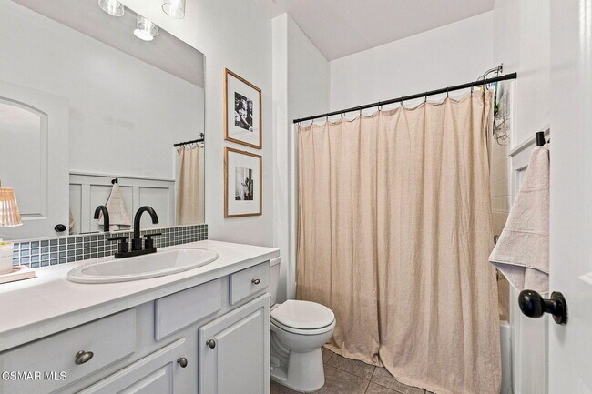 Building Photo - 425 Stratus Ln