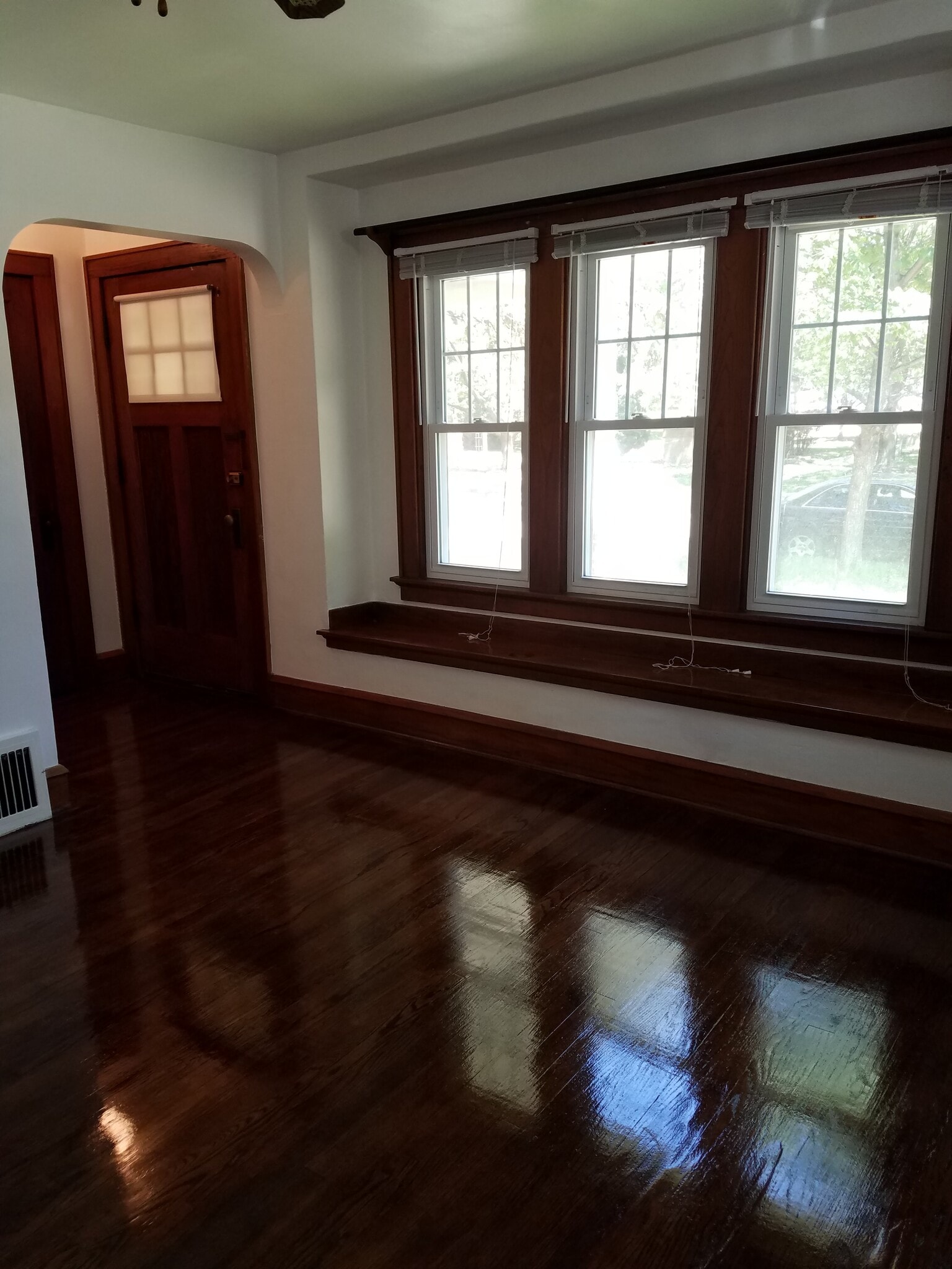 Building Photo - 1255 Elm Lawn St