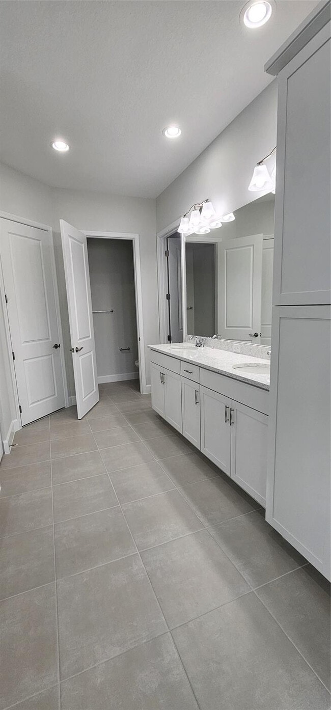 Building Photo - 5461 Empire Dr