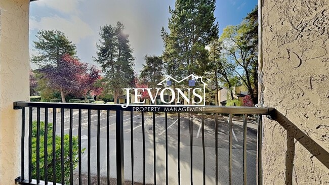 Building Photo - $990 rent credit if you move in by 11/30/25! 2-bedroom home with utilities included near I-405